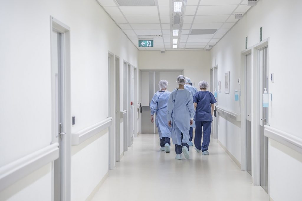 El consentimiento informado no será necesario si la operación es de urgencia
