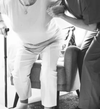 por que dejan de caminar las personas mayores