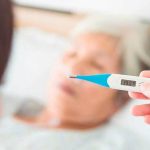 como bajar la fiebre en personas mayores