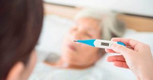 como bajar la fiebre en personas mayores
