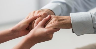 Cómo calmar a una persona con demencia senil 9 como calmar a una persona con demencia senil