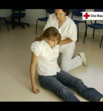 como levantar a una persona mayor del suelo