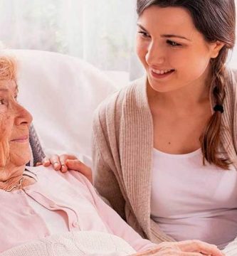 como tratar a personas mayores con alzheimer