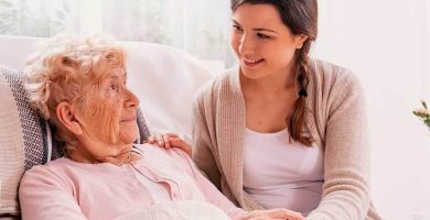 como tratar a personas mayores con alzheimer