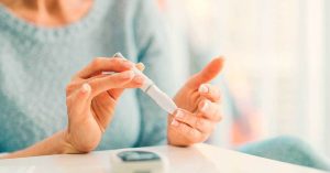 cuidados de la diabetes en personas mayores