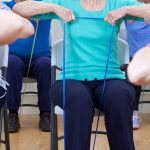 ejercicios de gimnasia para mayores sentados