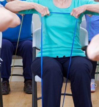 ejercicios de gimnasia para mayores sentados