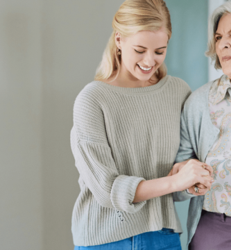 funciones del cuidador de adultos mayores