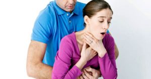 Maniobra de Heimlich: ¿qué es y cómo se realiza en adultos? 1 maniobra de heimlich que es y como se realiza en adultos